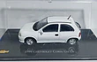 Chevrolet Corsa 2 Puertas blanca Escala 1/43 Marca Ixo 