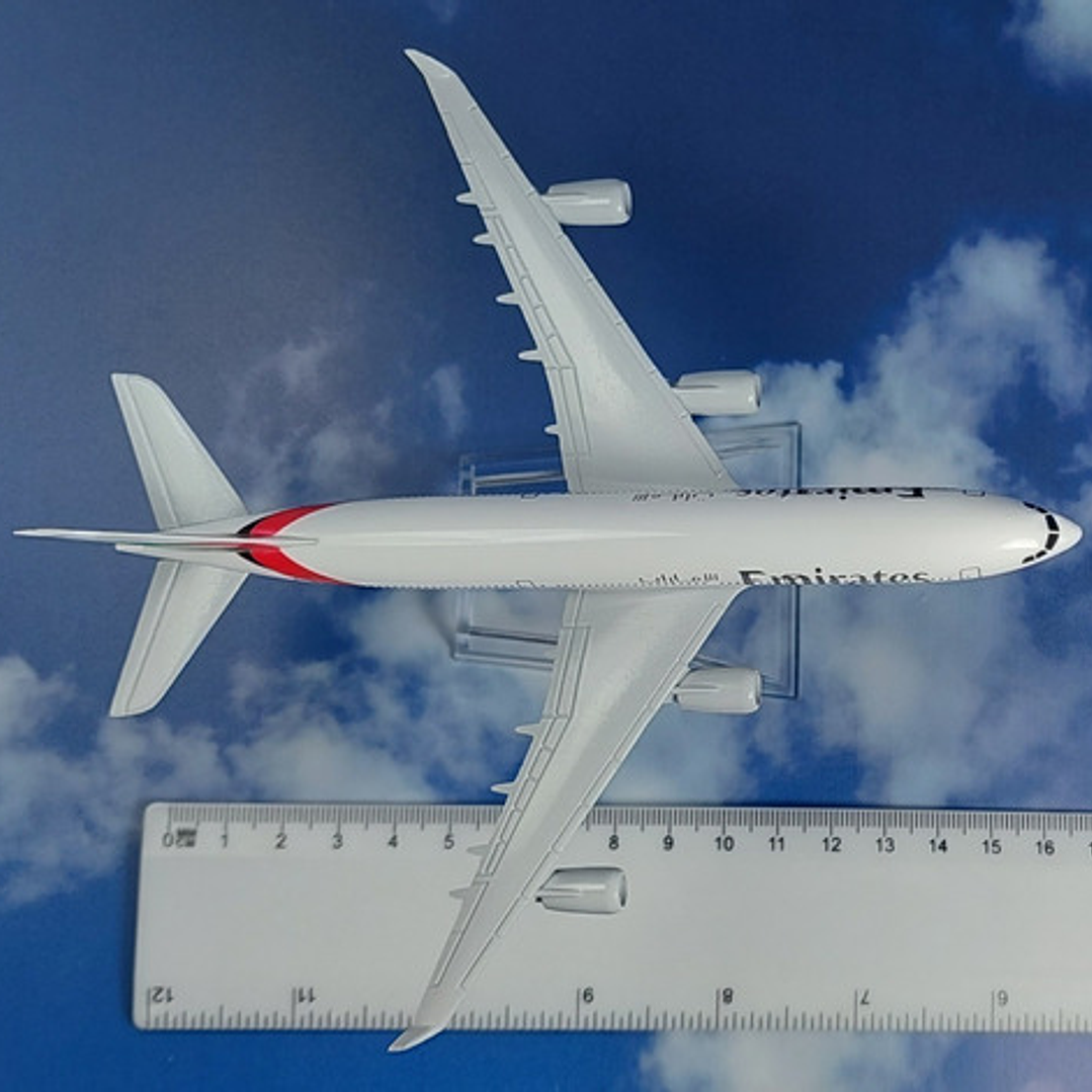 Avión Airbus A340 Emirates, Escala 1/400, 16cm Con Base. 3