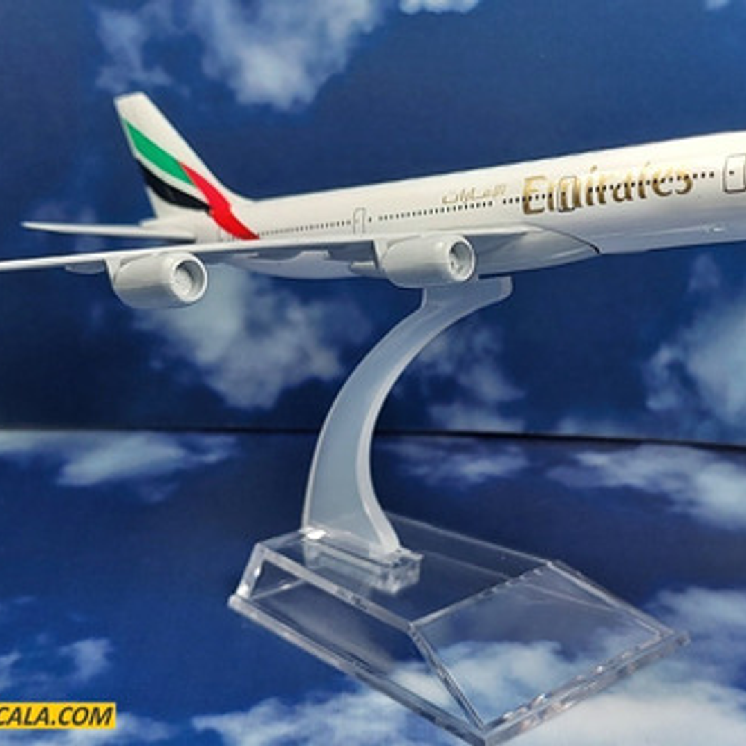 Avión Airbus A340 Emirates, Escala 1/400, 16cm Con Base. 4