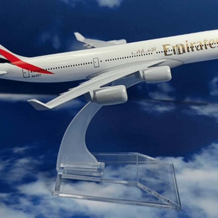 Avión Airbus A340 Emirates, Escala 1/400, 16cm Con Base. 5