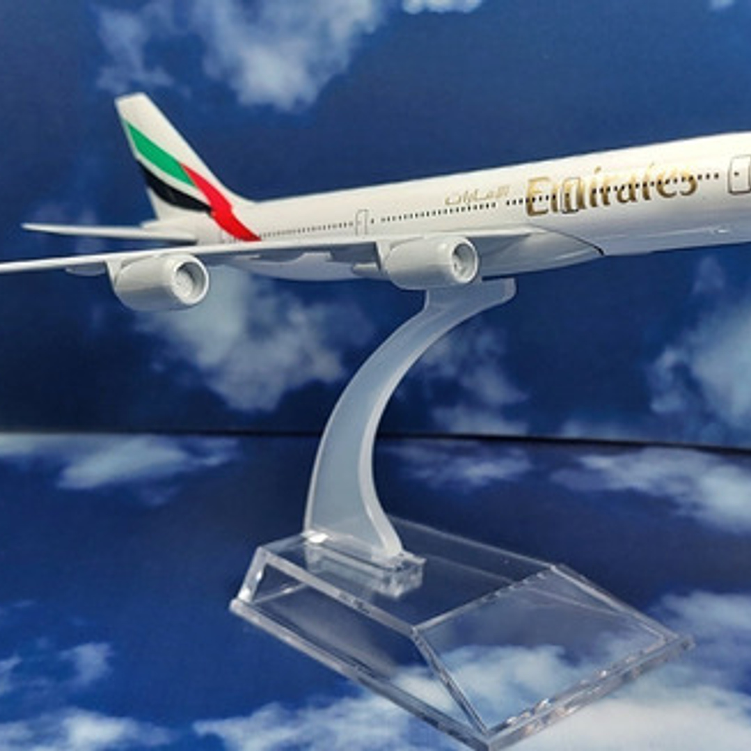 Avión Airbus A340 Emirates, Escala 1/400, 16cm Con Base. 8