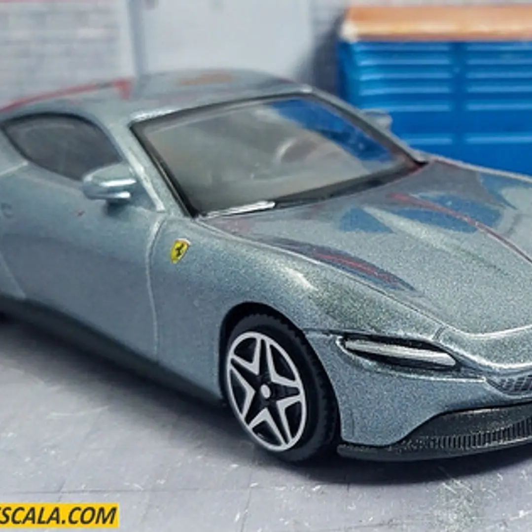 Ferrari Roma , Escala 1/43, Marca Burago,  2