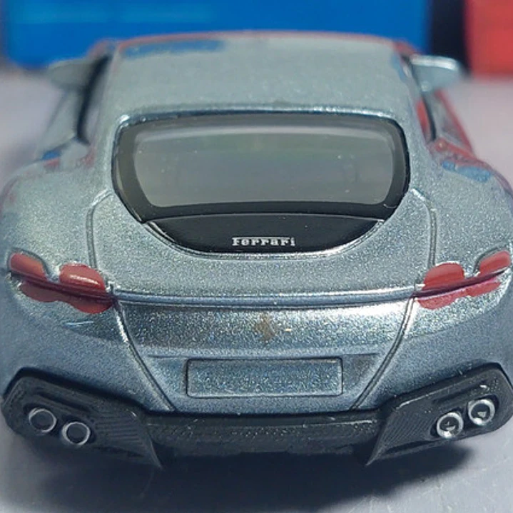 Ferrari Roma , Escala 1/43, Marca Burago,  3