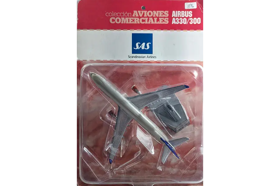 Airbus A330/300 Scandinavian Airlines, Avión A Escala 1-400