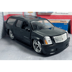 Cadillac Escalade Esv 2007, A Escala 1/32