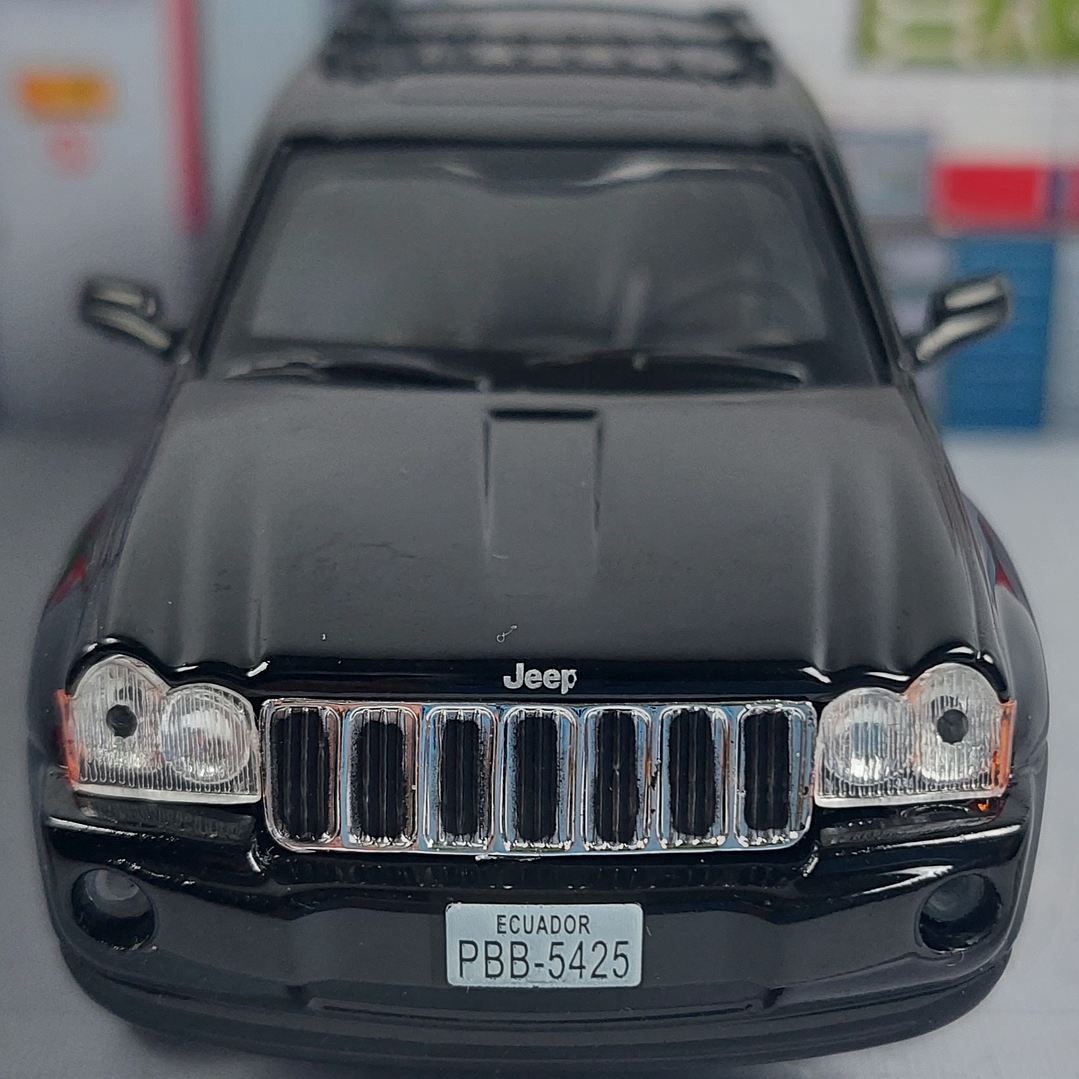 Jeep Grand Cherokee IXO Escala 1/43  3