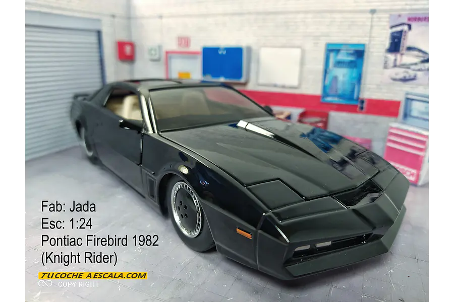 AUTO FANTASTICO KITT ESCALA 1/24 MARCA JADA, CON LUZ LED FRONTAL