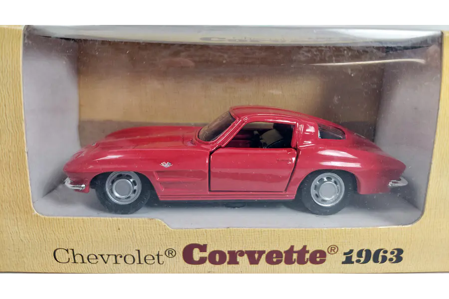 Chevrolet Corvette 1963, Escala 1/38 marca maisto
