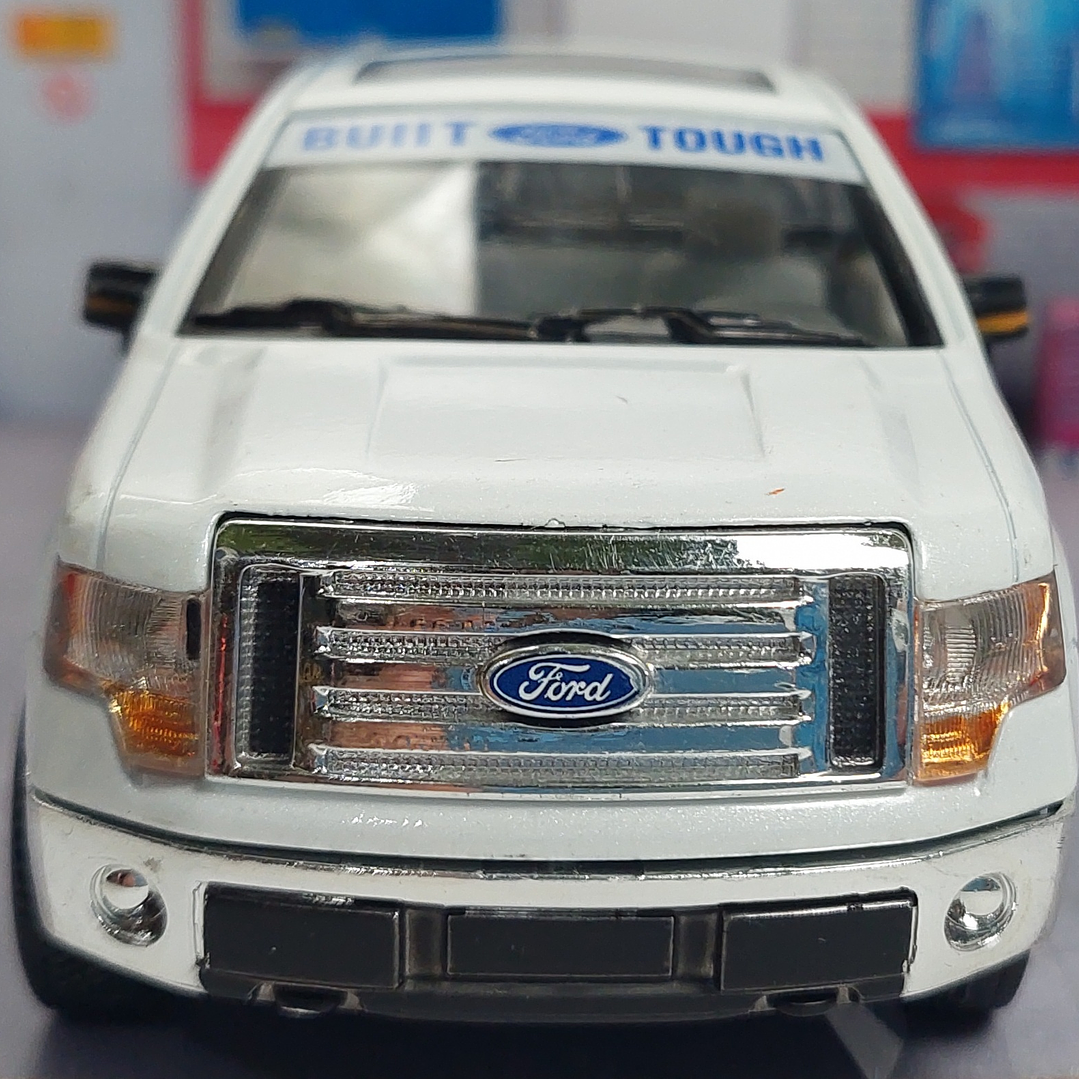 FORD F 150  2009 Escala 1-32 MARCA RMZ 2