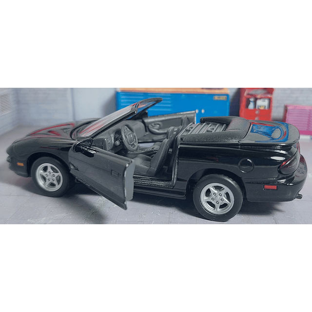 Pontiac Firebird Trans Am 2001, Escala 1/36