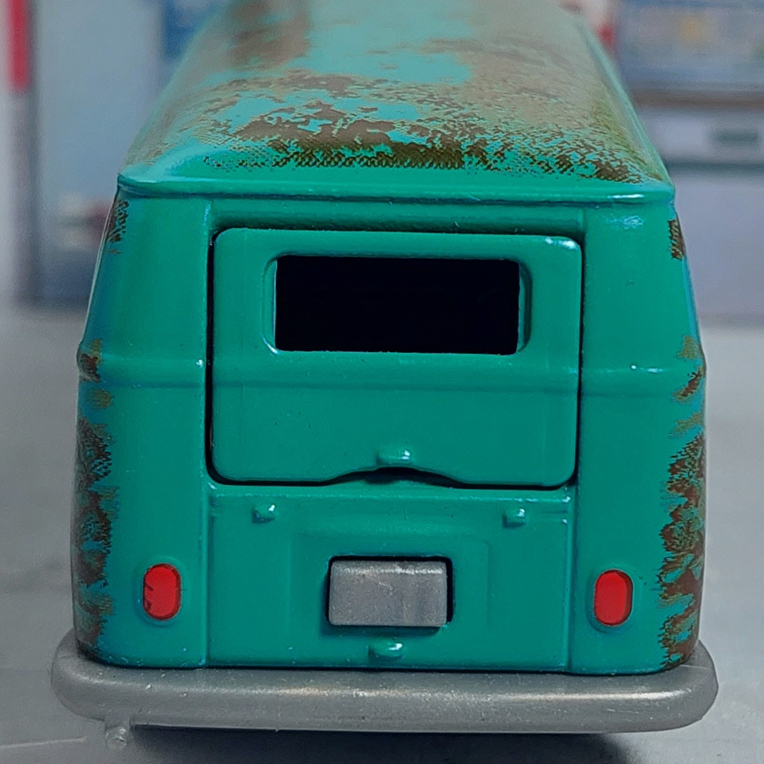 VOLKSWAGEN COMBI T1  OXIDADO , Escala 1:64, Marca MAJORETTE 4