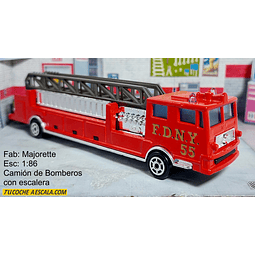 CAMION ESCALERA DE BOMBEROS , Escala 1:86, Marca MAJORETTE