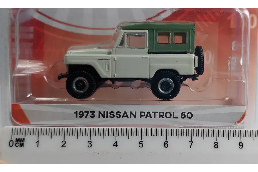 NISSAN PATROL 1973 , ESCALA 1/64 , MARCA GREENLIGHT, 