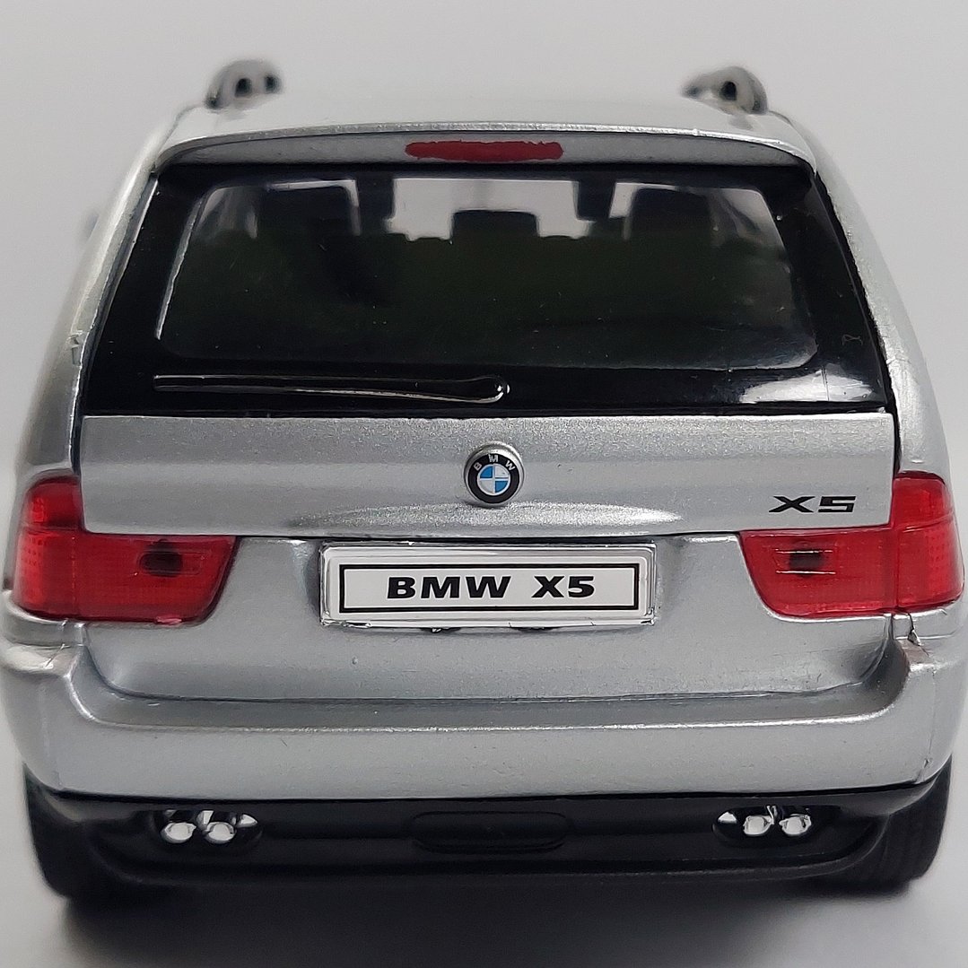 Bmw X5 COLOR PLATA Escala 1/24, marca welly 4