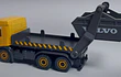 VOLQUETA BASCULANTE VOLVO FMX , Escala 1:64, Marca MAJORETTE COLECCION 2022
