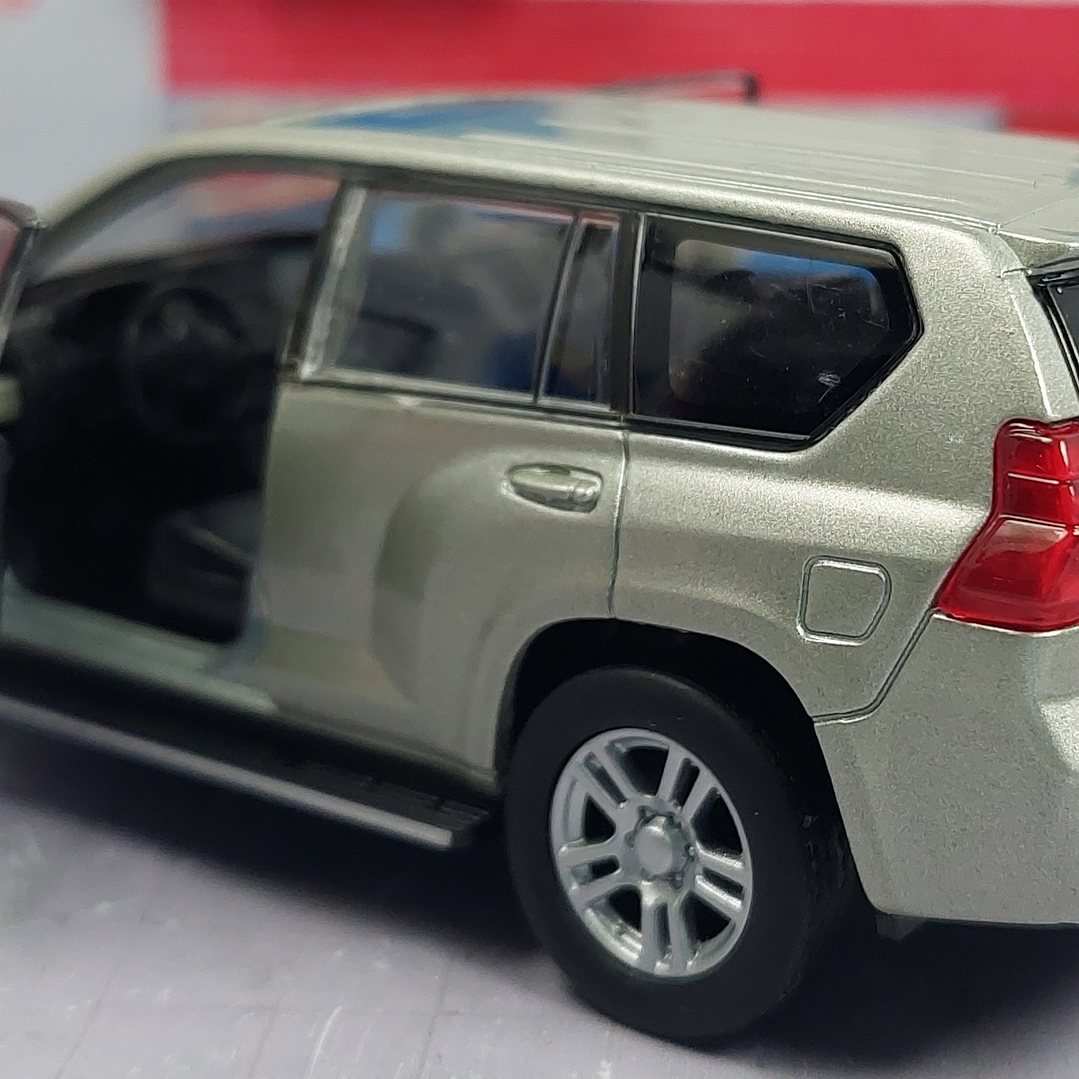 TOYOTA PRADO, MARCA WELLY, ESCALA 1/36 5
