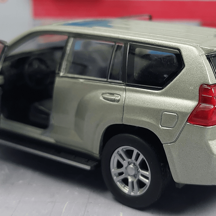 TOYOTA PRADO, MARCA WELLY, ESCALA 1/36 5