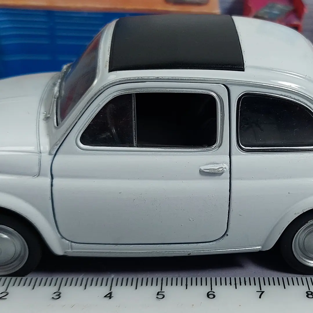 Fiat Nuova 500, Escala 1/36 , MARCA WELLY 3