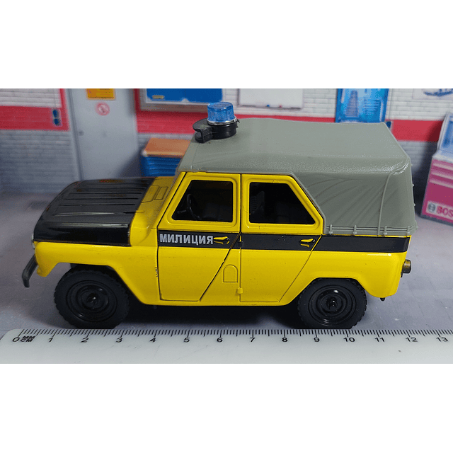 UAZ 469 DE POLICIA ESCALA 1/32 MARCA SAICO