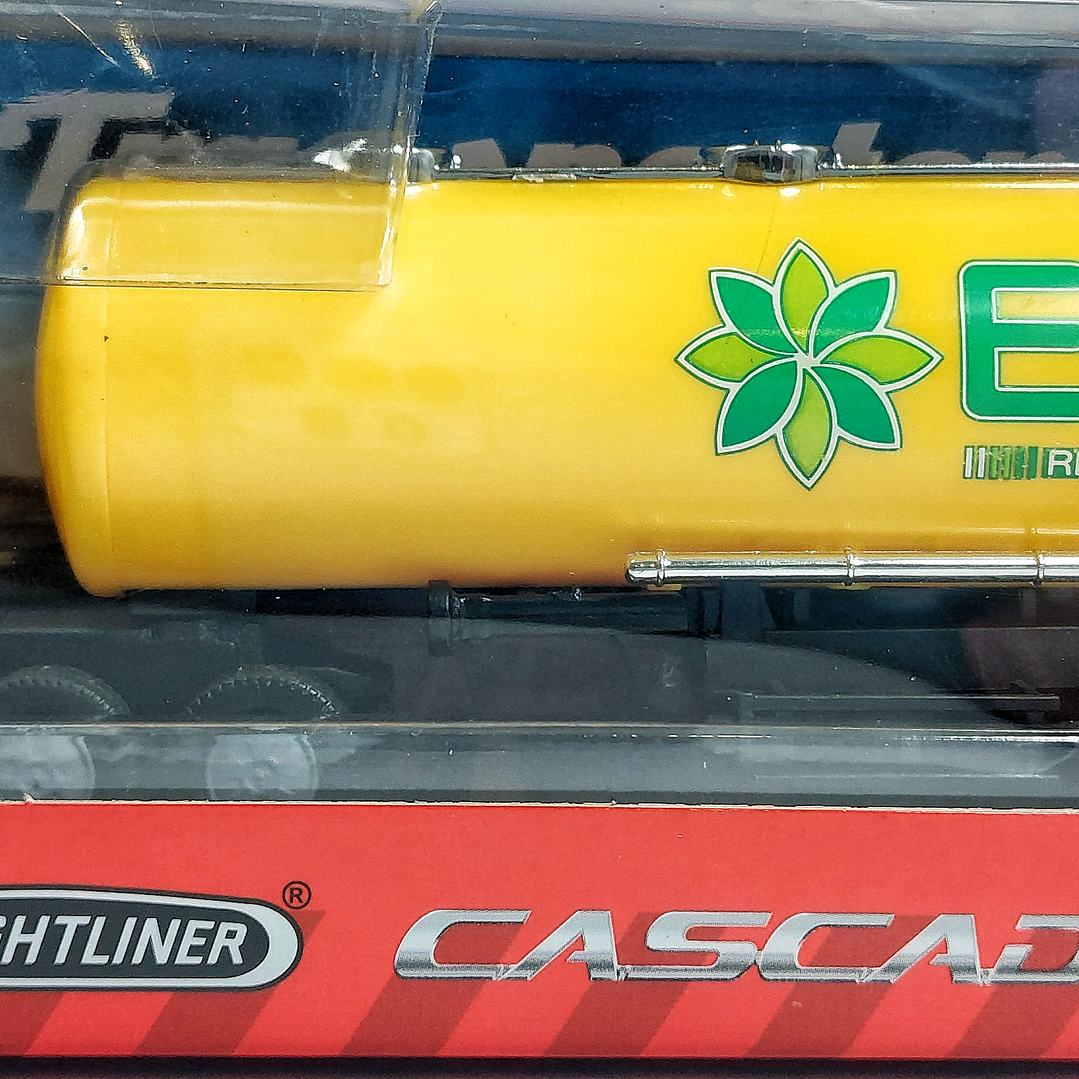 Tractomula Freightliner Cascadia Eco, A Escala De Colección 6