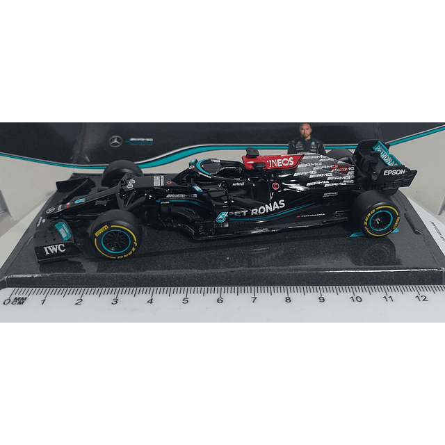 Mercedes-amg F1 W12 E lewis hamilton en caja de carton  1-43 Carro Escala