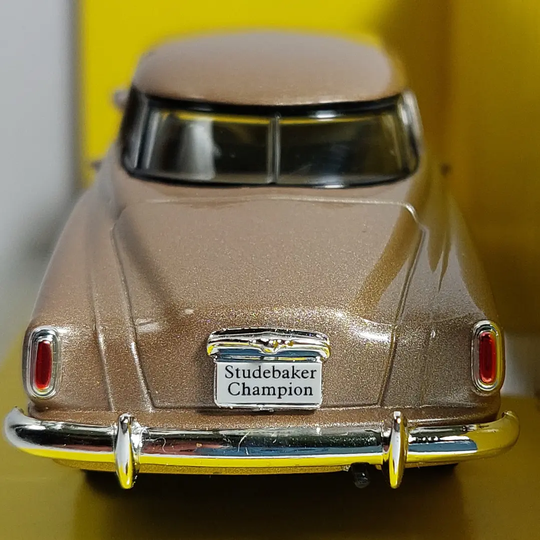 STUDEBEAKER CHAMPION ESCALA 1/43 MARCA YATMING 2