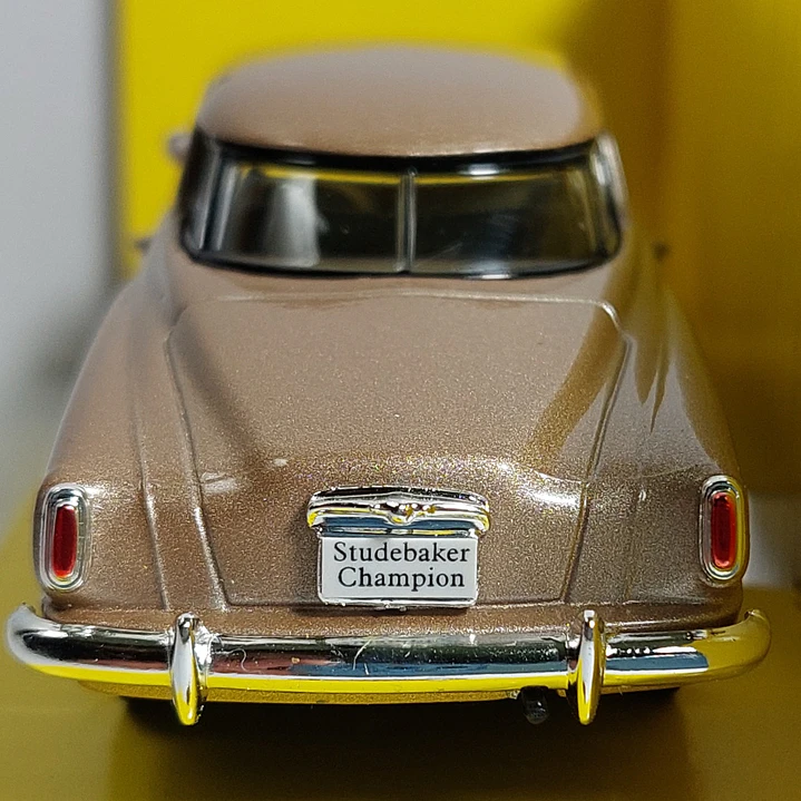 STUDEBEAKER CHAMPION ESCALA 1/43 MARCA YATMING 2