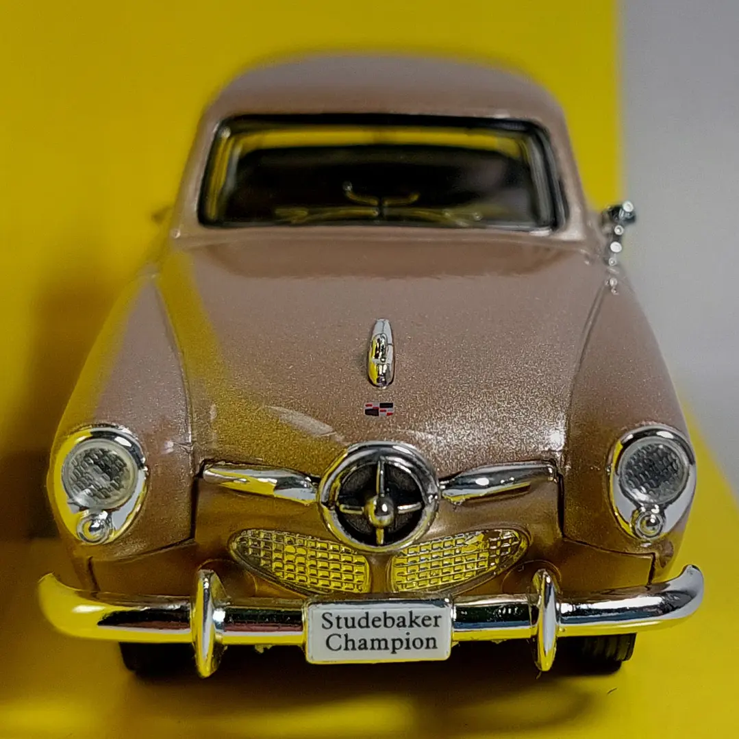 STUDEBEAKER CHAMPION ESCALA 1/43 MARCA YATMING 3