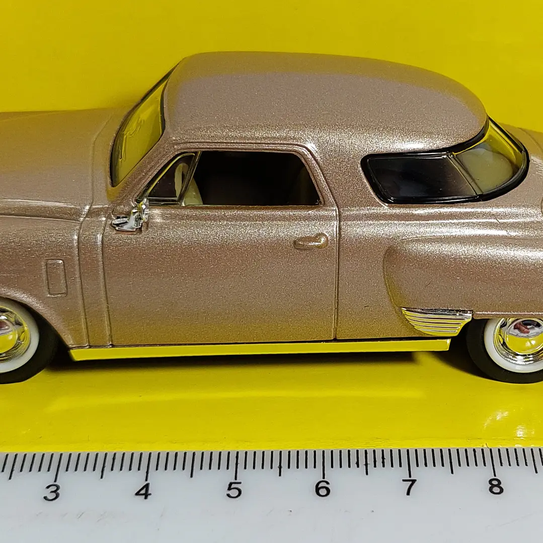 STUDEBEAKER CHAMPION ESCALA 1/43 MARCA YATMING 4