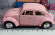 VOLKSWAGEN ESCARABAJO ROSADO , En Escala 1/32, De Colección