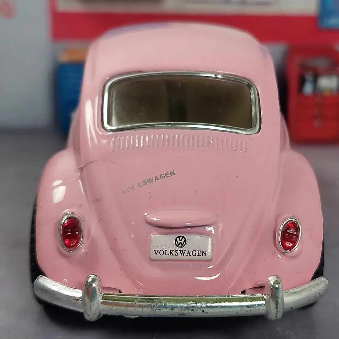 VOLKSWAGEN ESCARABAJO ROSADO , En Escala 1/32, De Colección 4