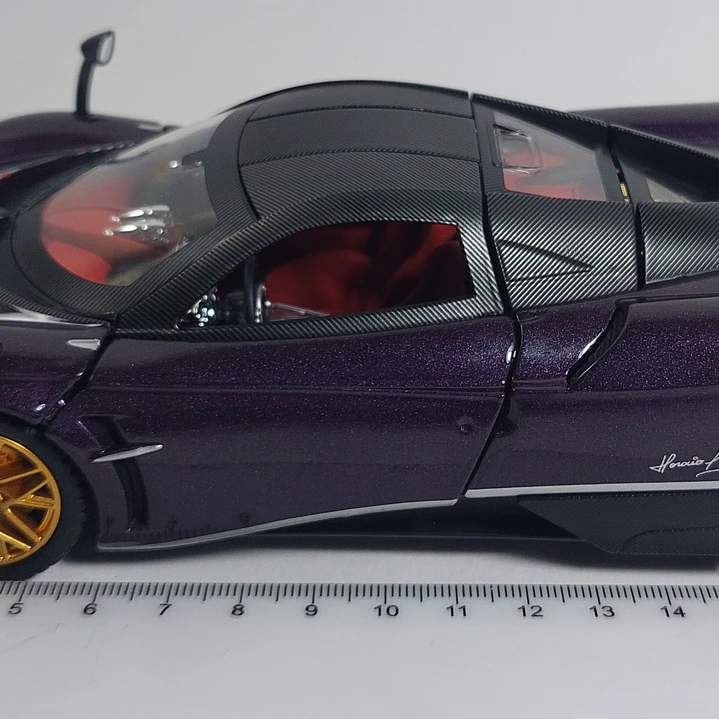 Pagani Huayra Roadster, morado Chino, Escala 1-24 3