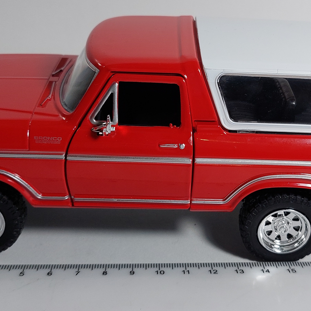 Ford Bronco 1978, Motor Max, Escala 1-24 3
