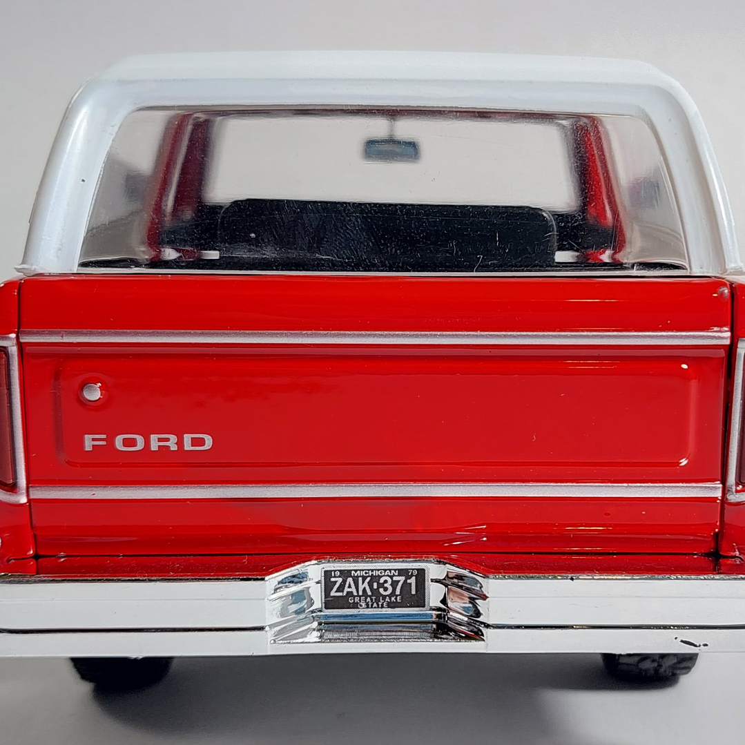 Ford Bronco 1978, Motor Max, Escala 1-24 4
