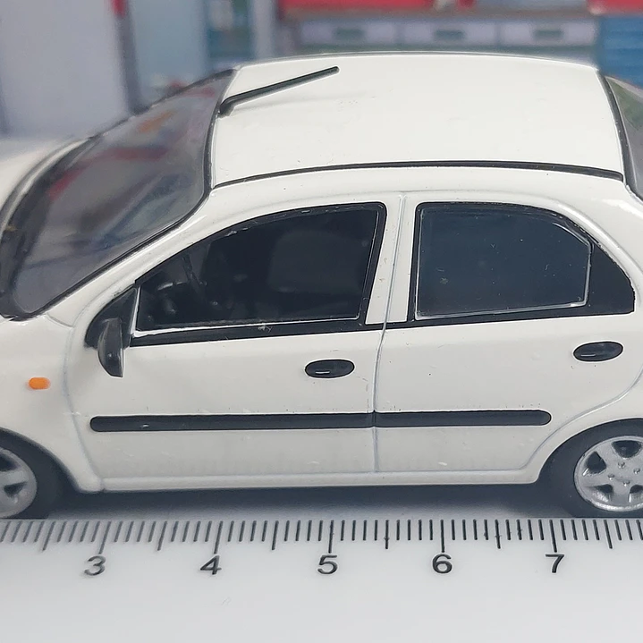 Chevrolet AVEO escala 1:43 marca Ixo 2