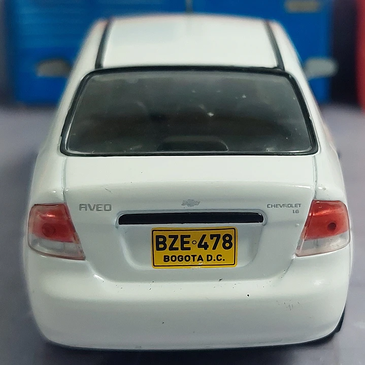 Chevrolet AVEO escala 1:43 marca Ixo 3