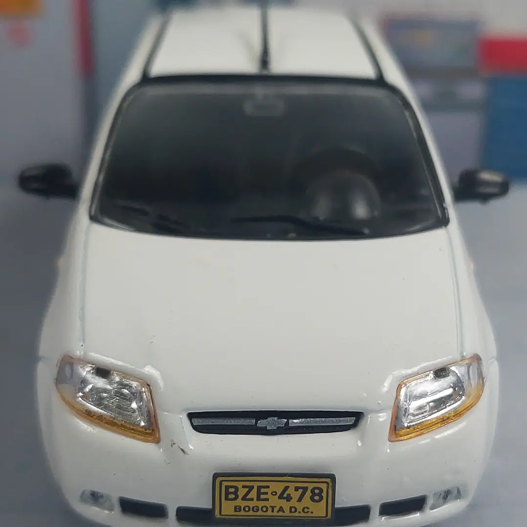 Chevrolet AVEO escala 1:43 marca Ixo 4