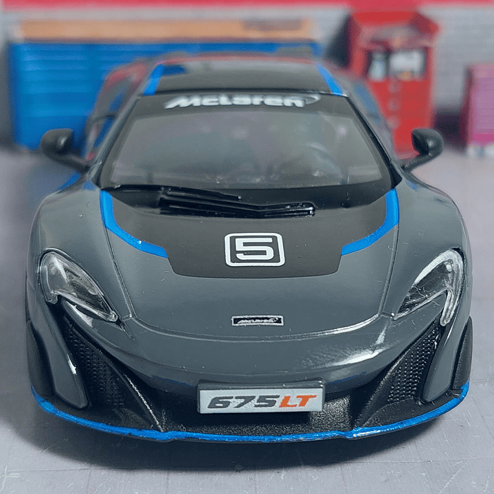 McLaren 675LT, Kinsmart, Escala 1-36 2