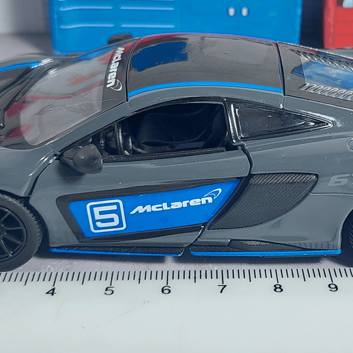 McLaren 675LT, Kinsmart, Escala 1-36 3