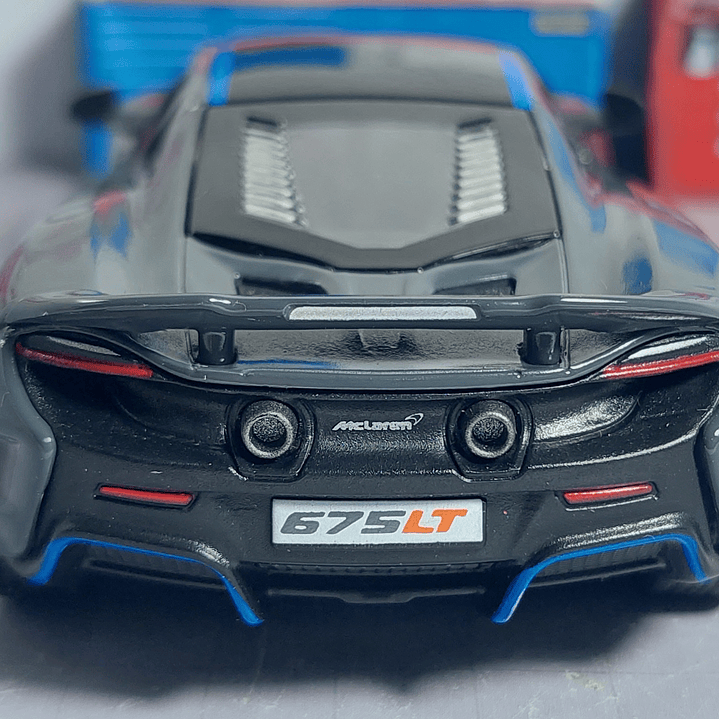 McLaren 675LT, Kinsmart, Escala 1-36 4