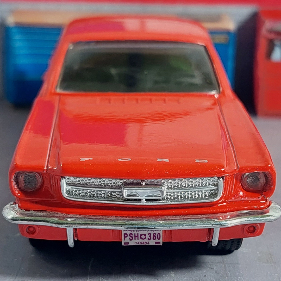 Ford Mustang 1964, Maisto, Escala 1/36 4