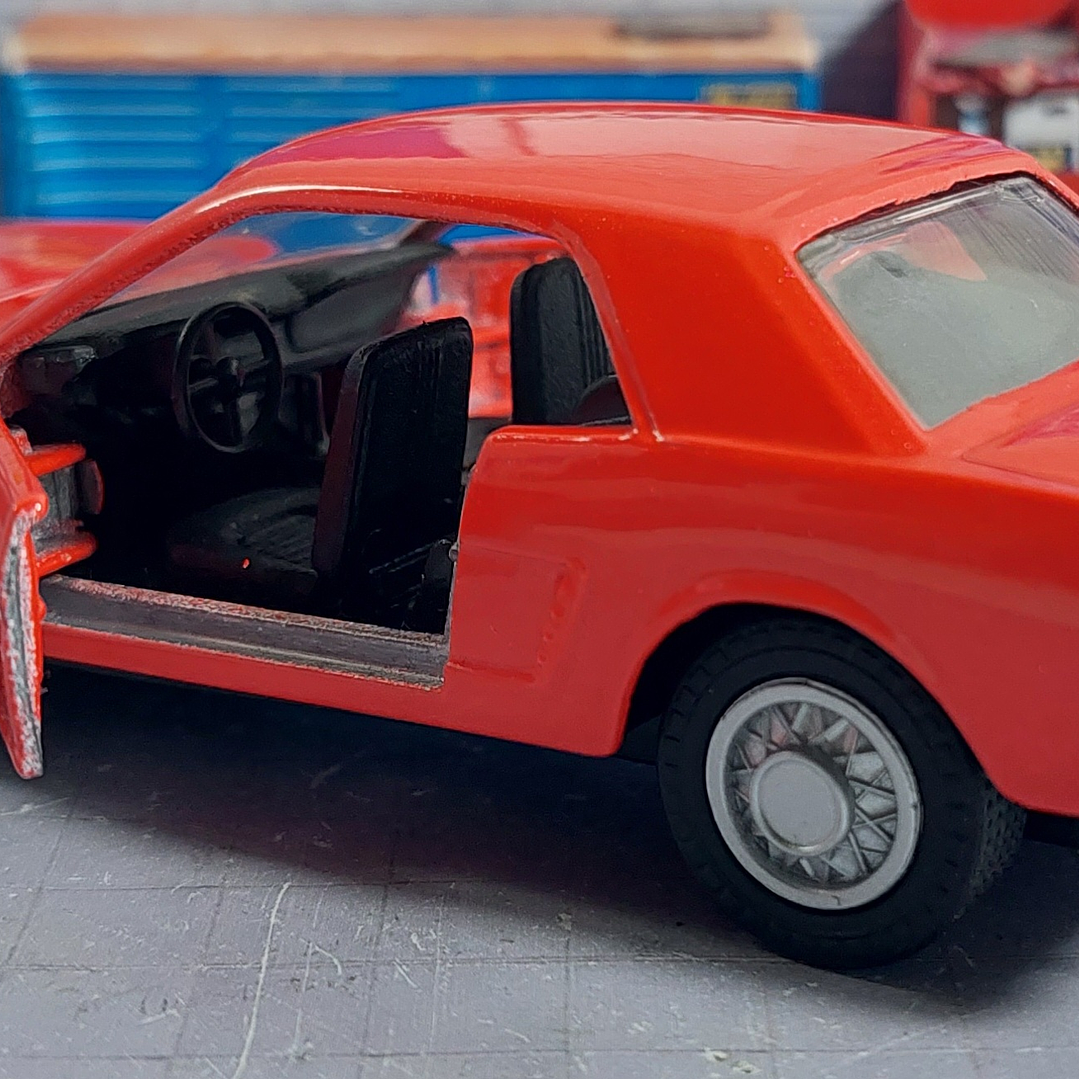Ford Mustang 1964, Maisto, Escala 1/36 7