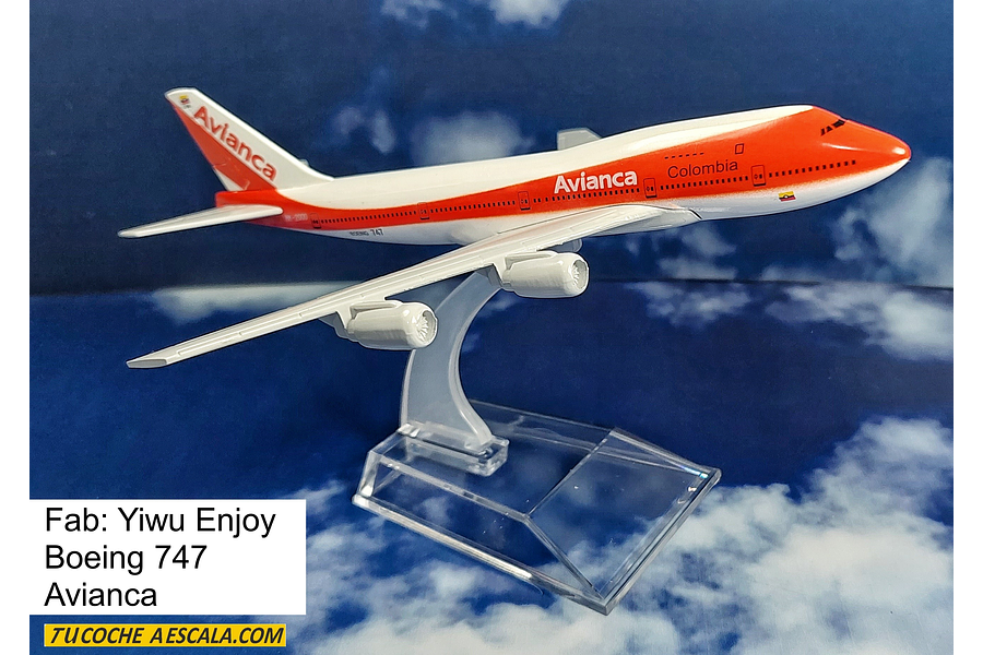 Avión Boeing 747 ,avianca  Escala 1/400, 16cm Con Base.