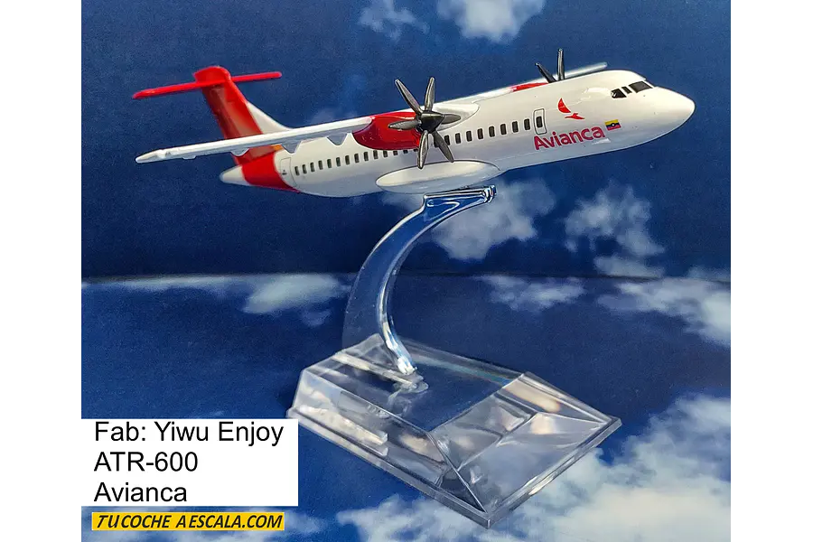 Avión Atr 600 ,avianca  Escala 1/400, 16cm Con Base.