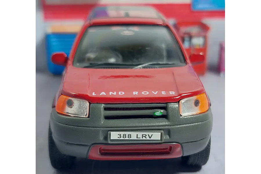Land Rover Freelander vinotinto , Escala 1/36, Marca WELLY