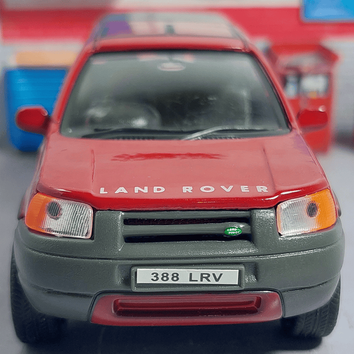 Land Rover Freelander vinotinto , Escala 1/36, Marca WELLY 3