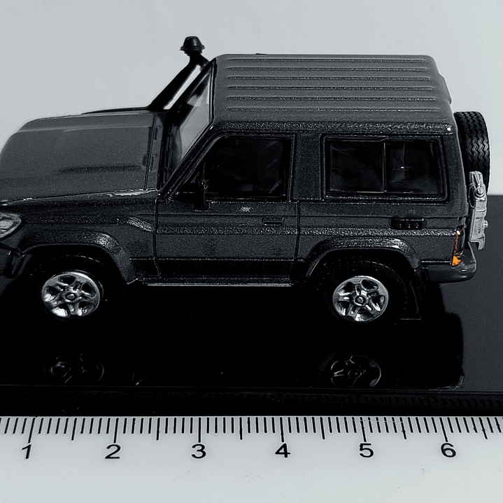 Toyota Land Cruiser 71 2014, 64 Paragon, Escala 1-64 6