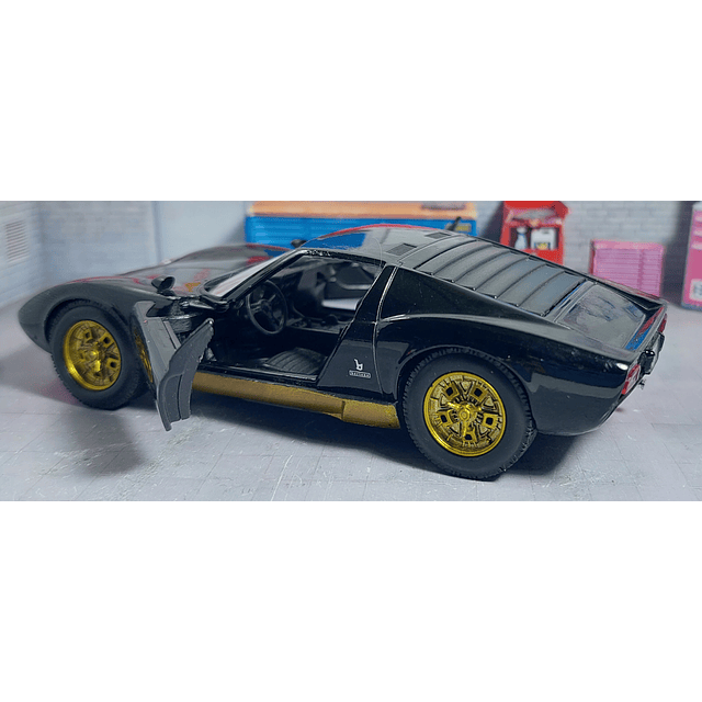 Lamborghini Miura, Carro A Escala 1/32