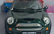 Mini Cooper S Verde,  Escala 1/28 marca kinsmart  12cm largo, 