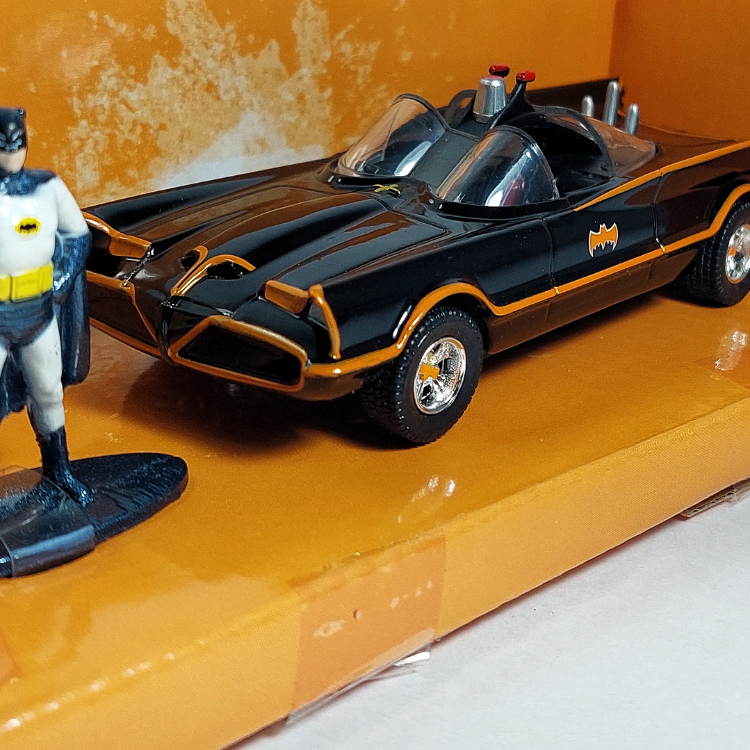 The Batman & Batmovil 1/32 marca jada Carro A Escala De Colección  3